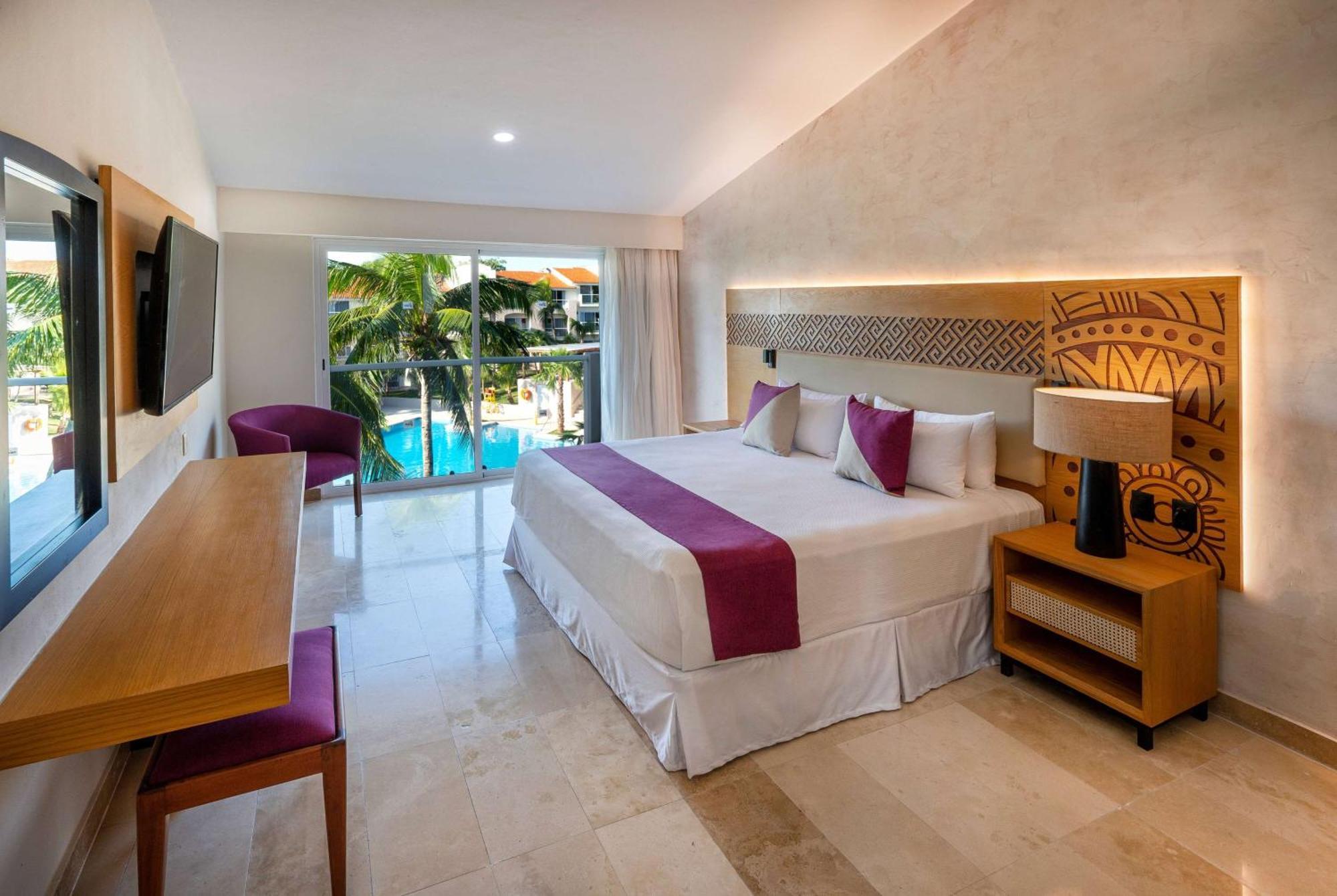 Chambre Lit King-Size Supérieure avec Piscine - Non-Fumeurs